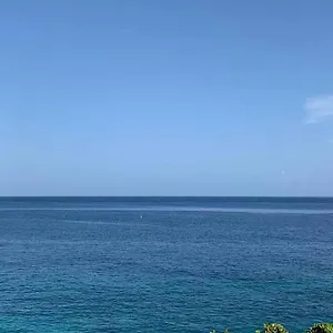 https://irie-vibes-ocean-view.hotelsnegriljamaica.com